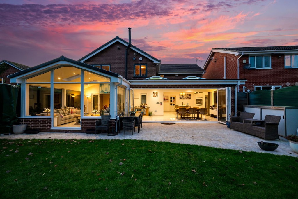 Green Lane, Leigh, WN7 2TW