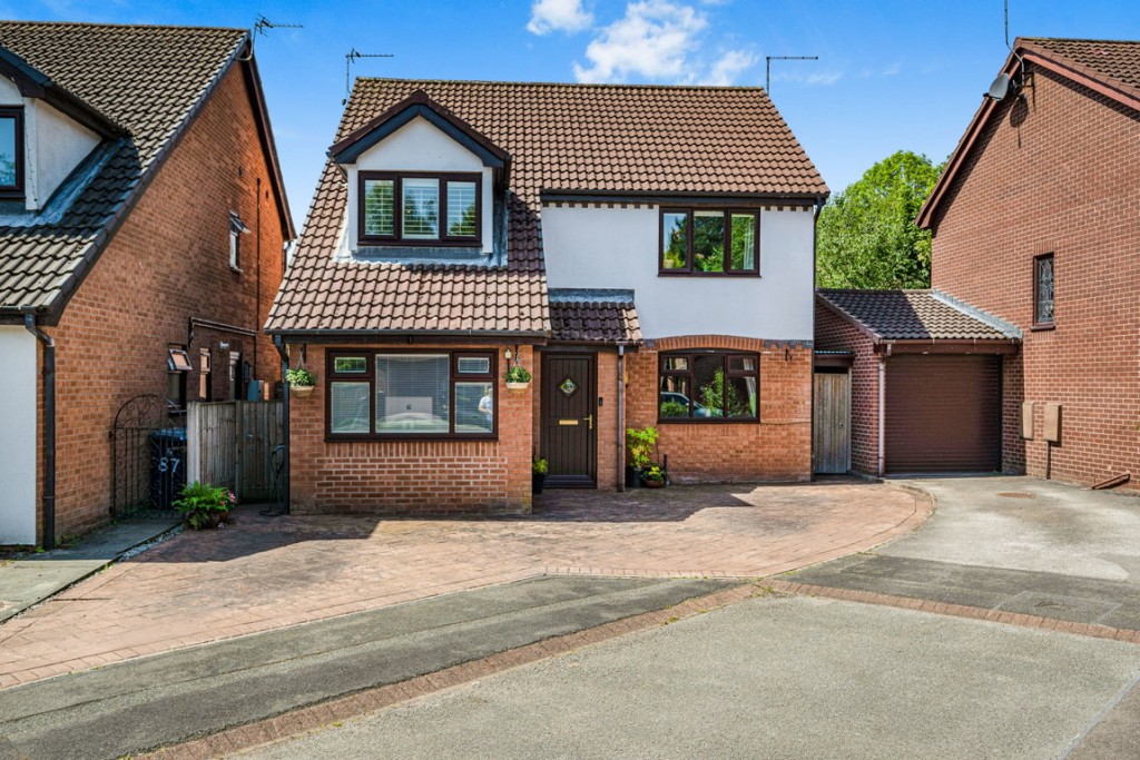 Applecross Close, Birchwood, Warrington, WA3 6XB